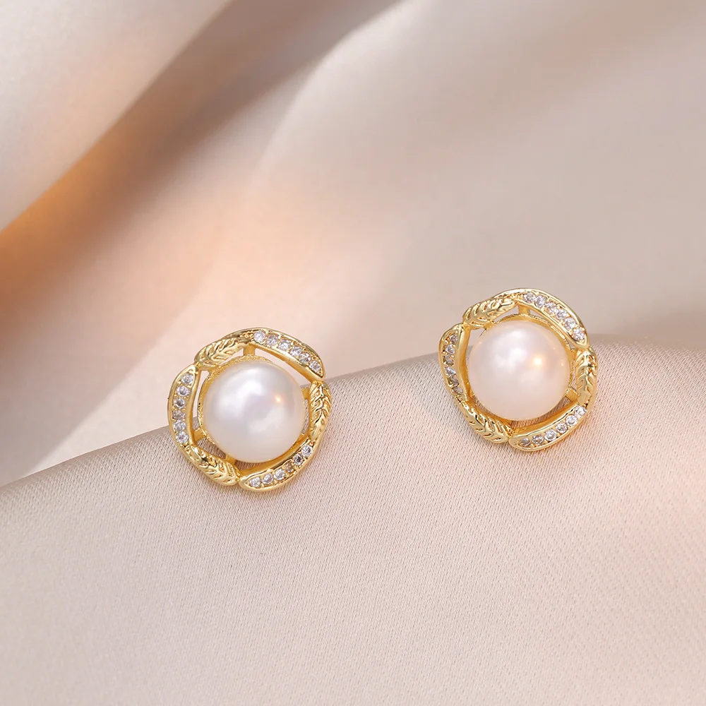

S925 silver needle natural freshwater pearl stud earrings for women