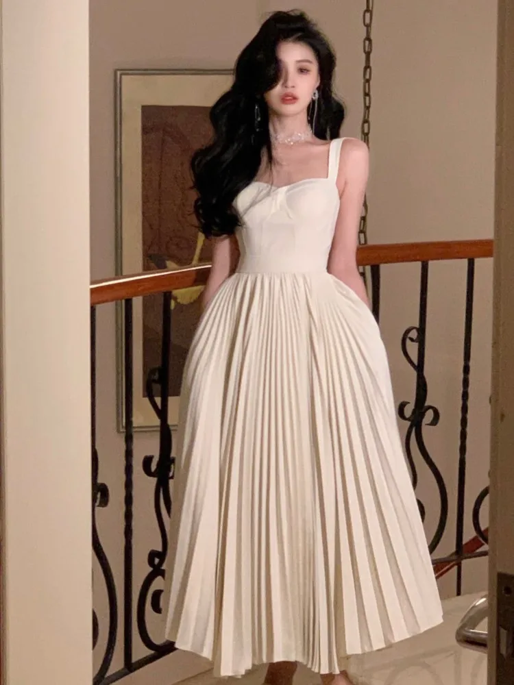 Vestidos largos de satén con tirantes spaghetti y cuerpo plisado Malva Vintage