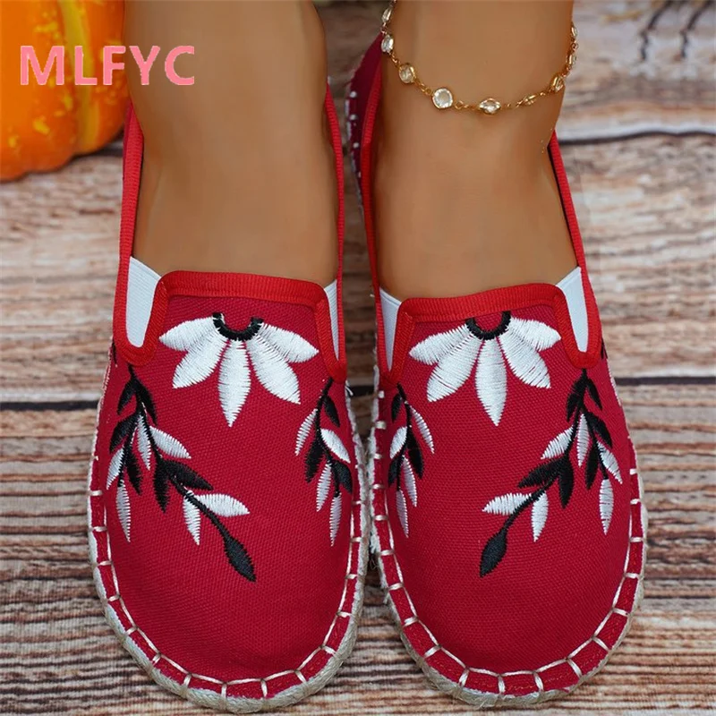 

New Flat Bottom Slippers Female Round Head Ethnic Embroidered Lazy Shoes Linen Breathable Casual Home Shoes Luxury Shoes Women