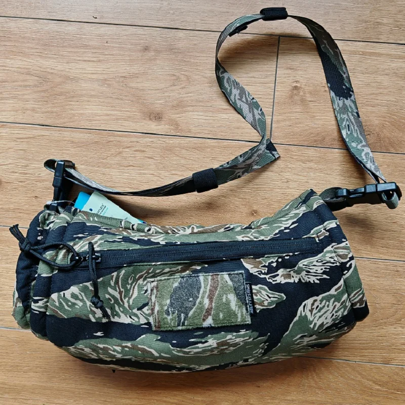 Tactical EI Style Quick Detachable Warm Handbag