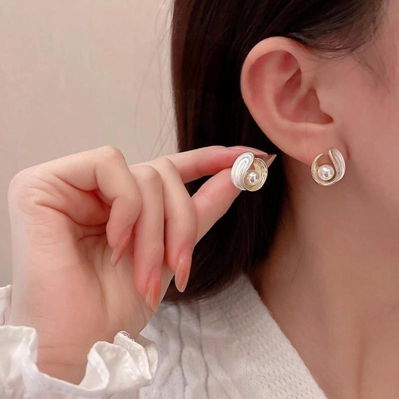 Luxurious, Fashionable, Cute White Flower Bud Earrings Suitable For Women's Parties, Christmas And Birthday Gifts
