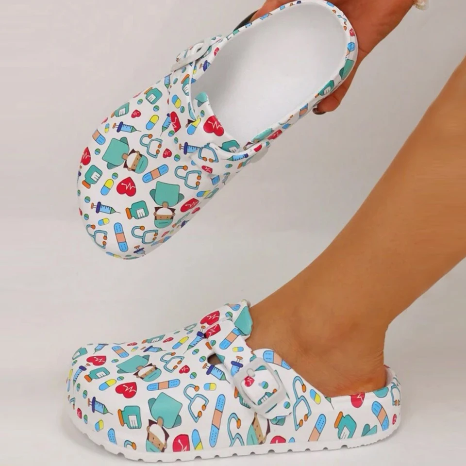 Sabot Souple Femme Ete Confortable Fabriqués En EVA Légers Sabot Plastique Jardin Antidérapant Avec Charms Kawaii Sabots Plate-Forme De Wedge Tailles Parfaits Pour La Plage