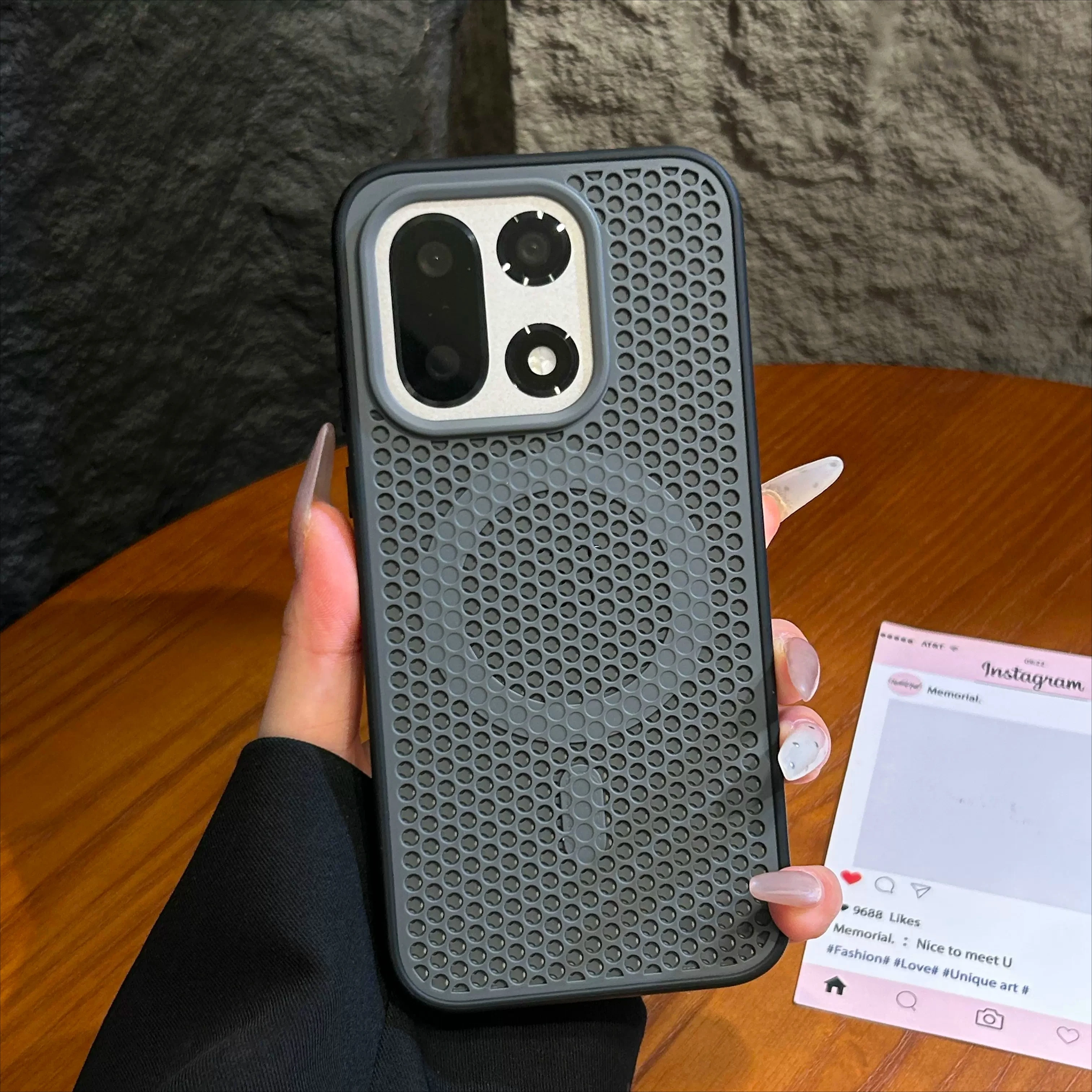 Fashion Cooling Magnetic Phone Case with Heat Dissipation and Drop Protection