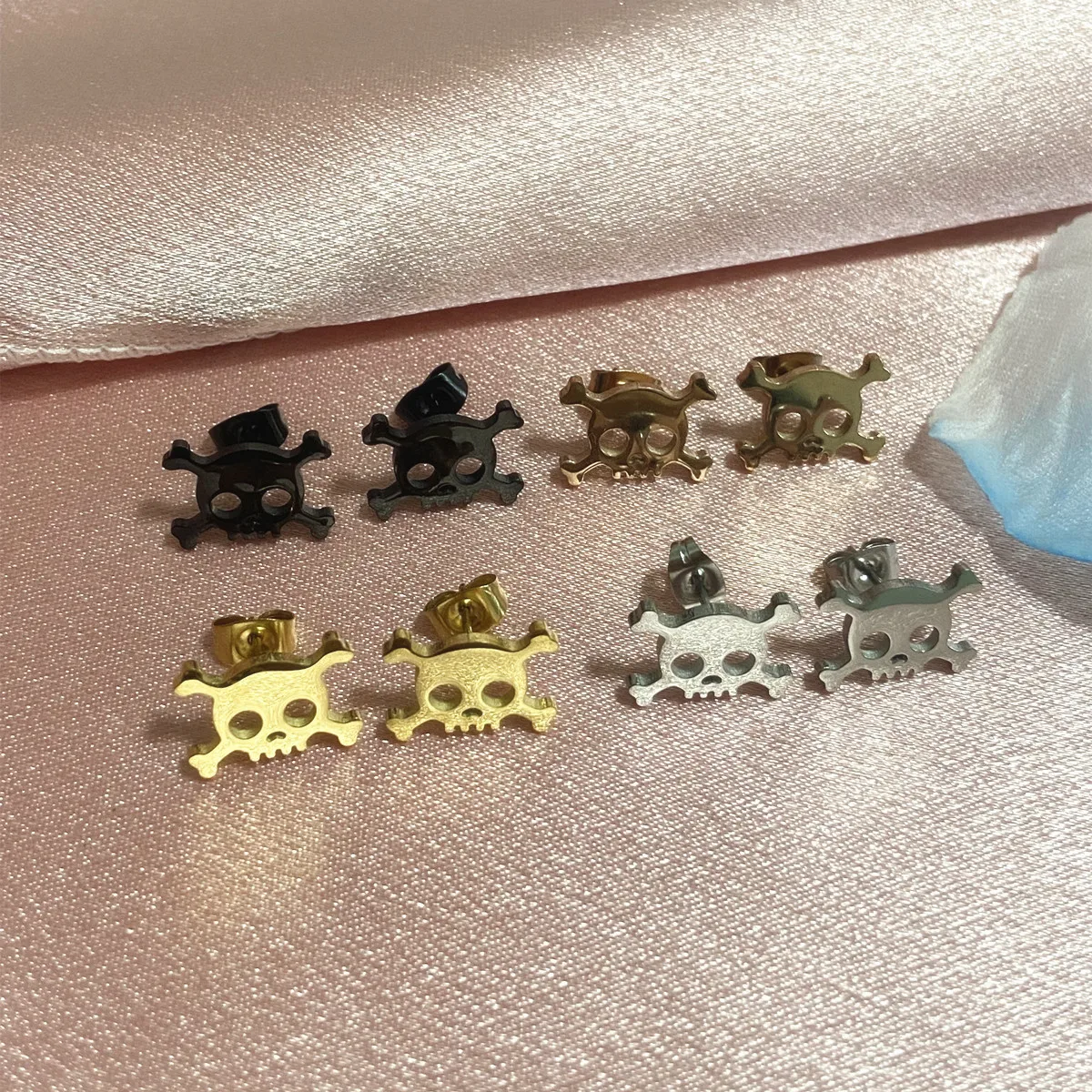 Neue Gothic Skeleton Schädel Einfache Stud Ohrringe Für Frauen Halloween Party Dekorationen Edelstahl Ohr Piercing Tragus Schmuck