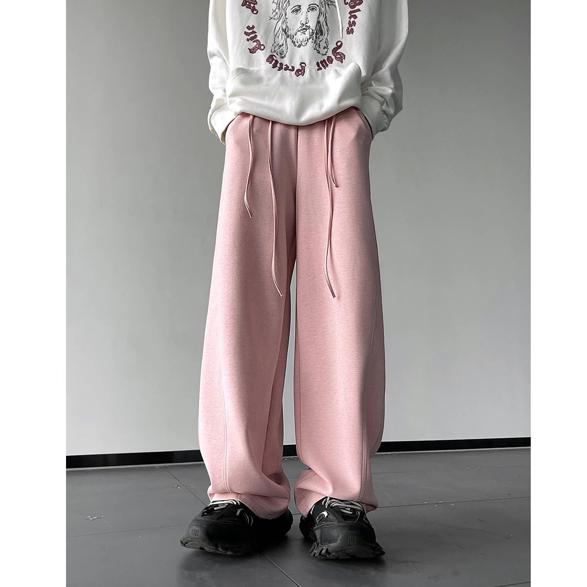 

2023 Men's Drawstring Design Waist Wide Leg Sports Casual Pants Oversized Pink Color Sweatpants Elastic Waist Loose Trousers