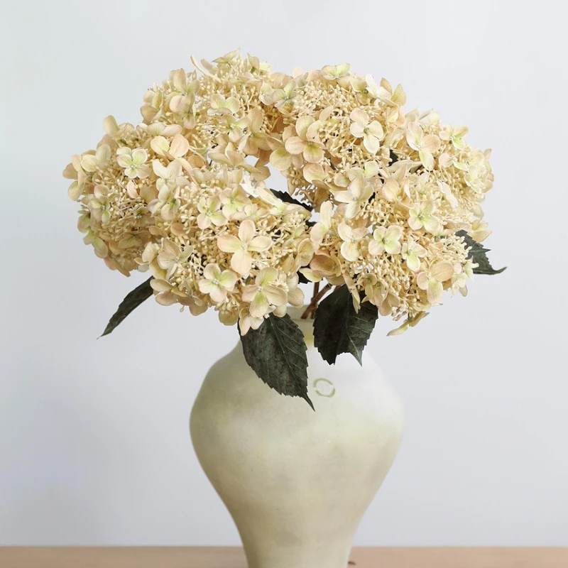 4 Stück Künstliche Blumen Seiden-Retro-Hortensien Tischdekoration Künstliche Blumen Simulation mit Früchten Hortensienzweig Hallendekoration