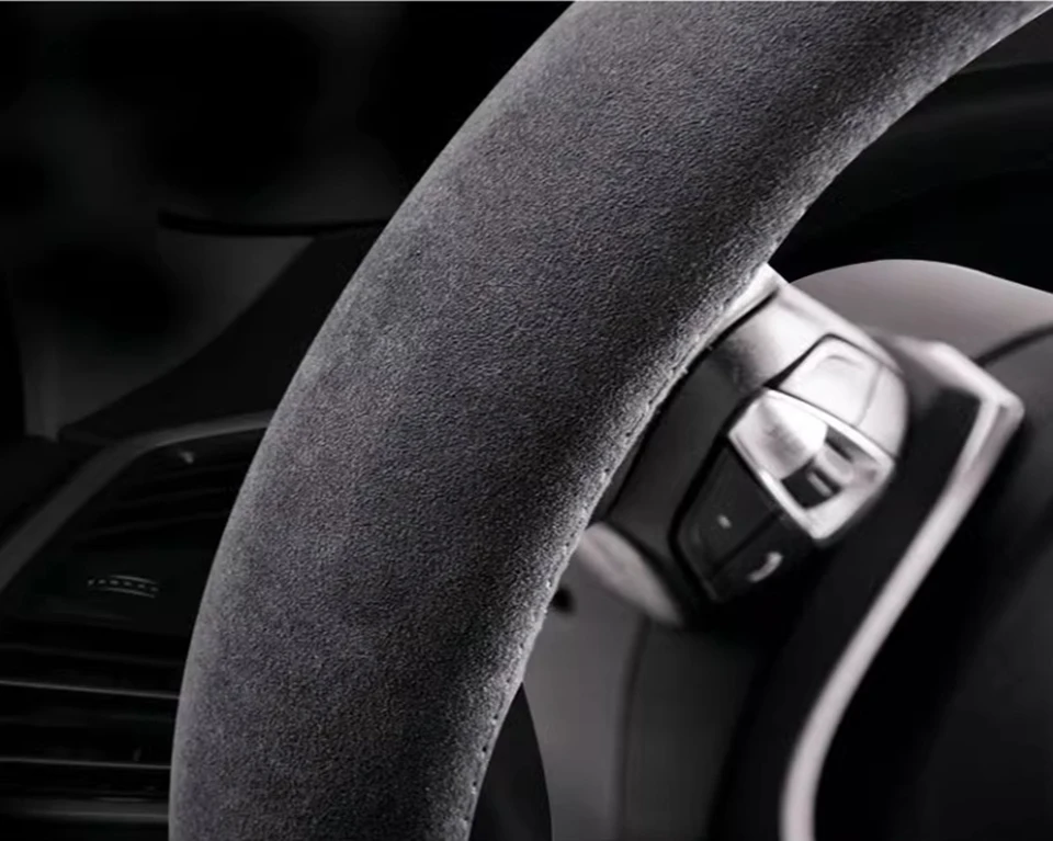 Maßgeschneiderte handgenähte Lenkradabdeckung aus schwarzem Wildleder für Volvo S40 2006–2012, V50 2005–2011, Autozubehör – Detail 2