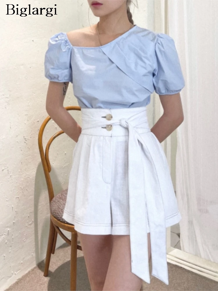 

Комплект из 2 предметов для женщин, асимметричная модная укороченная блузка с коротким рукавом, свободные Мини-шорты с завышенной талией в Корейском стиле, на лето