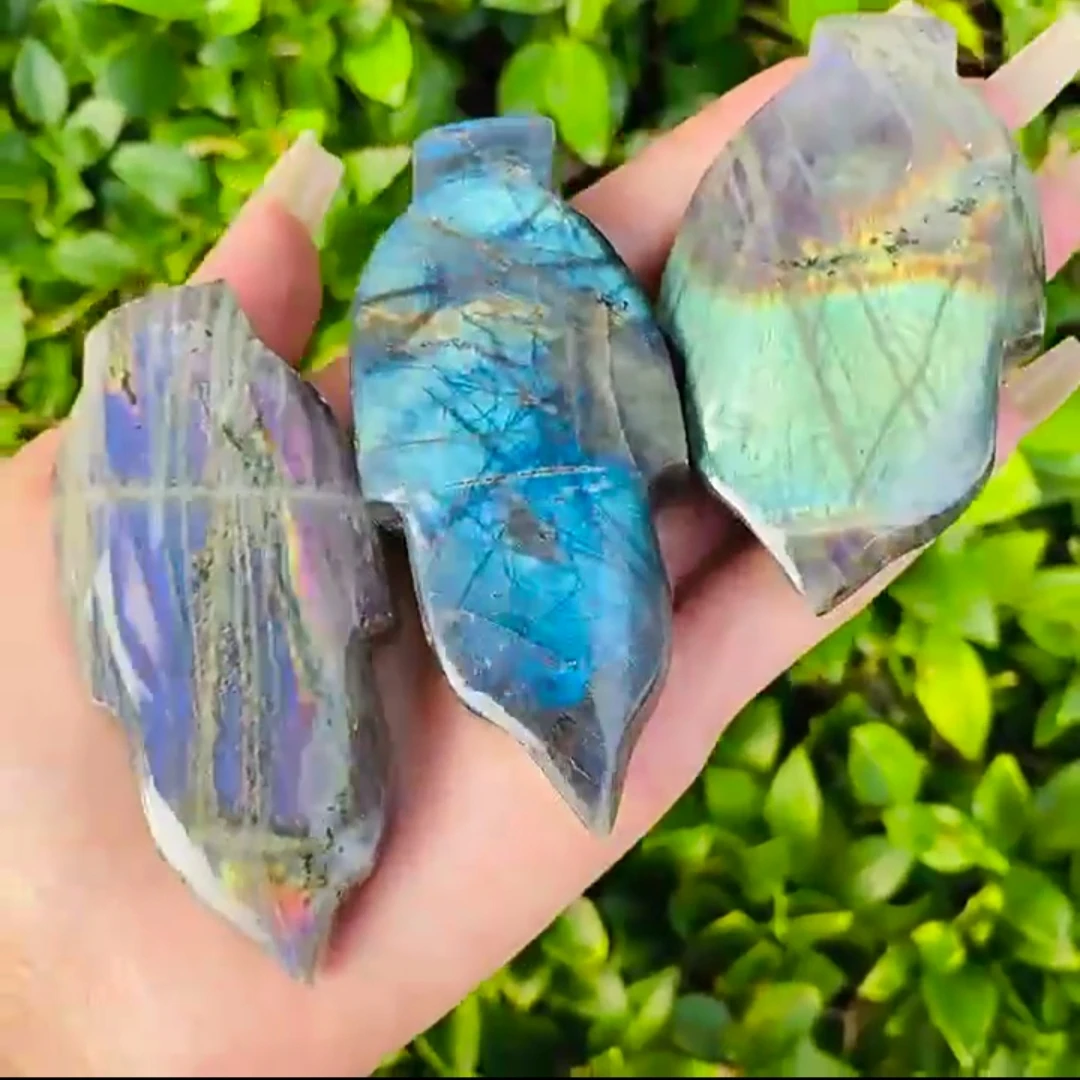 

Natural crystal pull feldspar maple leaf blue moonlight crystal decoration home furnishings