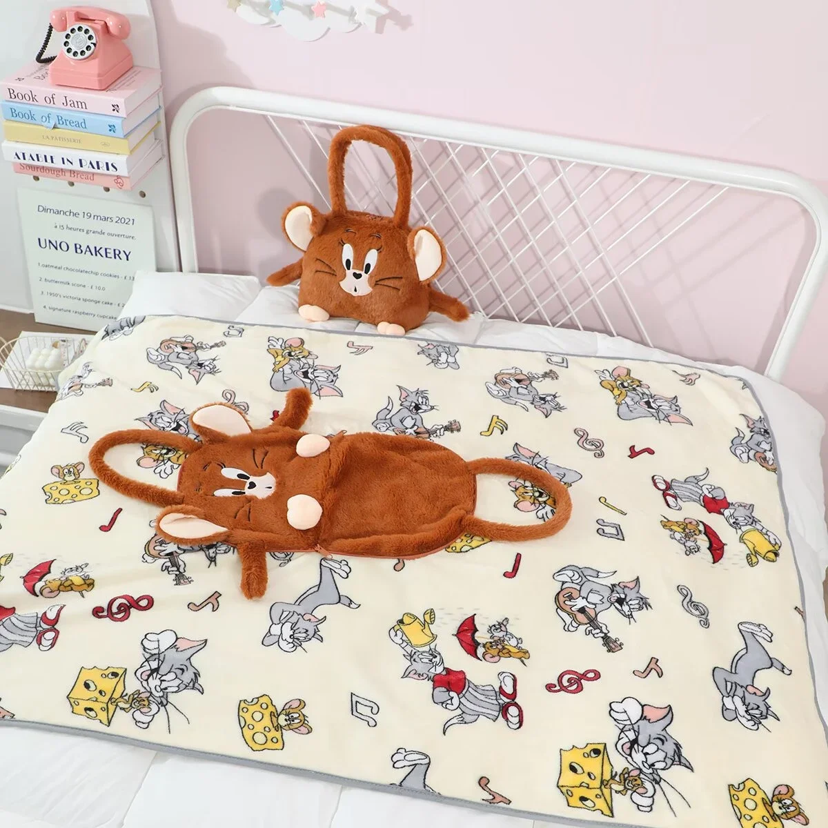 Tom and Jerry Handheld blanket bag Cat Mouse Blanket Cartoon Anime Pattern Warm Blanket Office Nap Portable Blanket Girl Gifts