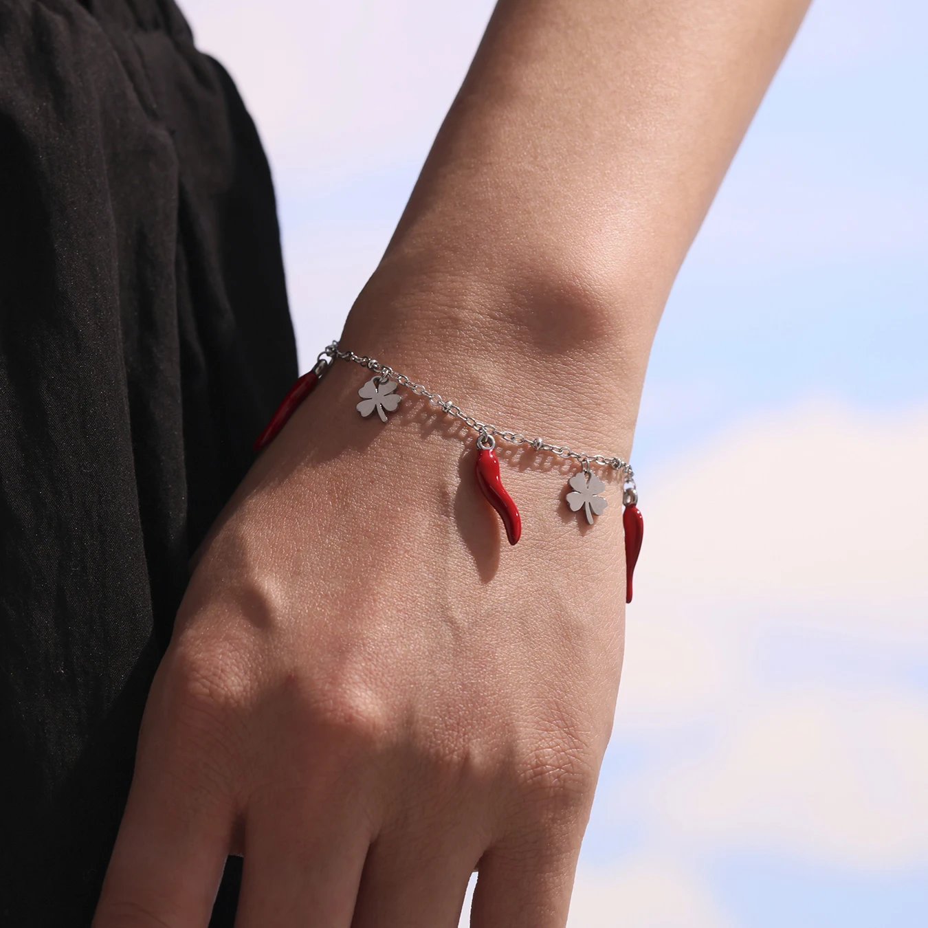 Chili-Anhänger, niedliche Halskette, Armband für Frauen, Edelstahl, vergoldet, wasserdichte Kette, weibliches Mädchen, Schmuck, Geschenk – Detail 2
