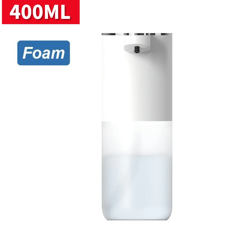 Distributeur gel hydroalcoolique et mousse en gros plan, buse de distribution et réservoir transparent.