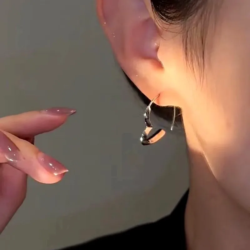2023 New Fashion Trend Unique Design Elegant Exquisite Light Luxury Love Earrings For Women Jewelry Wedding Party Premium Gift