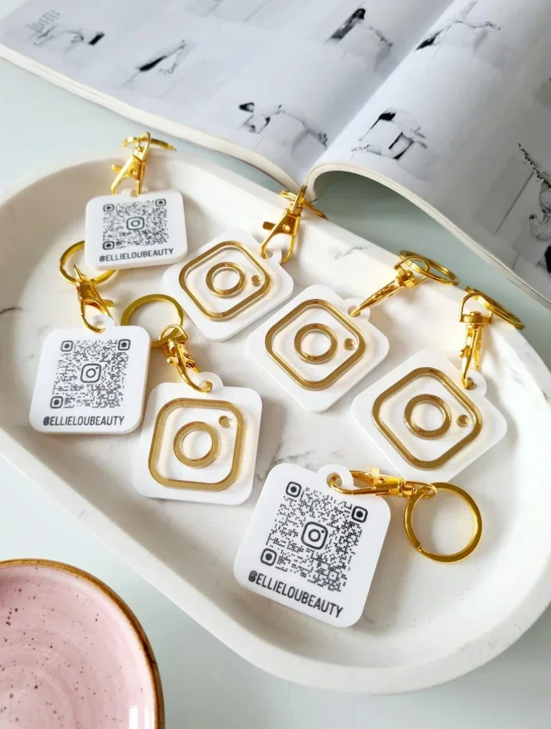 Custom QR Code Keyring Keychain Instagram Facebook Keychain with QR Code Keychain for Social Media 2