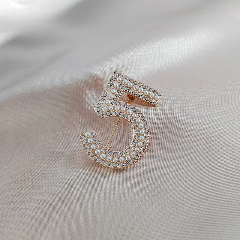 Klassische Strass Nummer 5, Kristall Perle Brosche Pins Mode Geometrie Broschen Luxus Schmuck Für Frauen Unisex Anstecknadeln – Detail 5