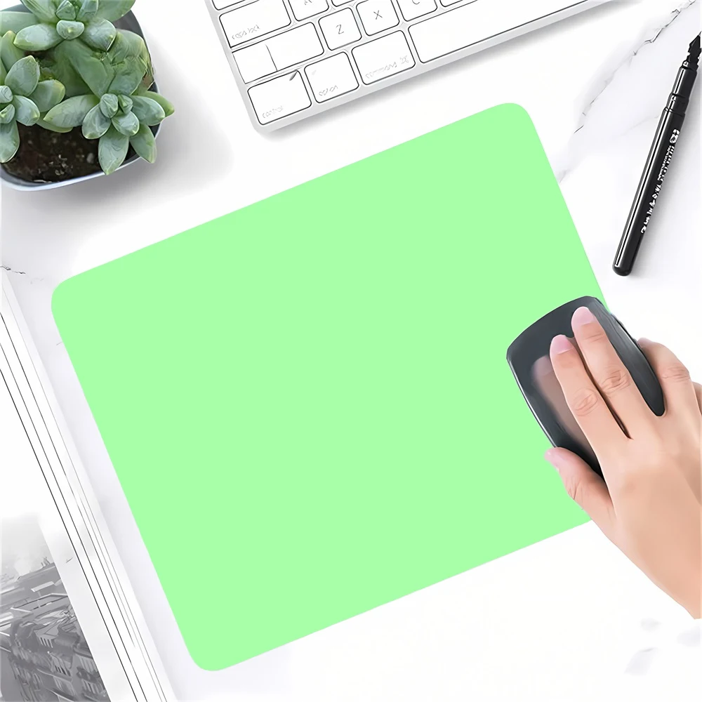 Sleek Black Anti-Slip Gaming Mouse Pad - Universal Desktop & Laptop Use