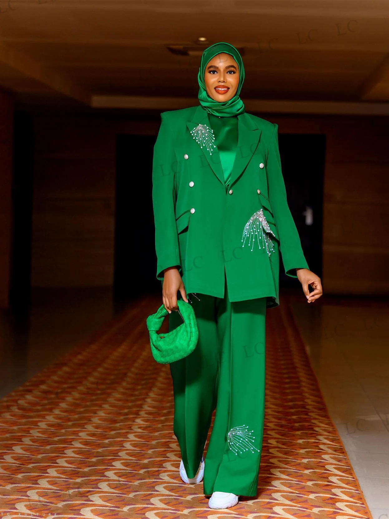 Dark Green Women Suits 2 Pieces One Button Appliques Pearls Blazer Pants Peaked Lapel Plus Size Custom Made Mother Of The Bride