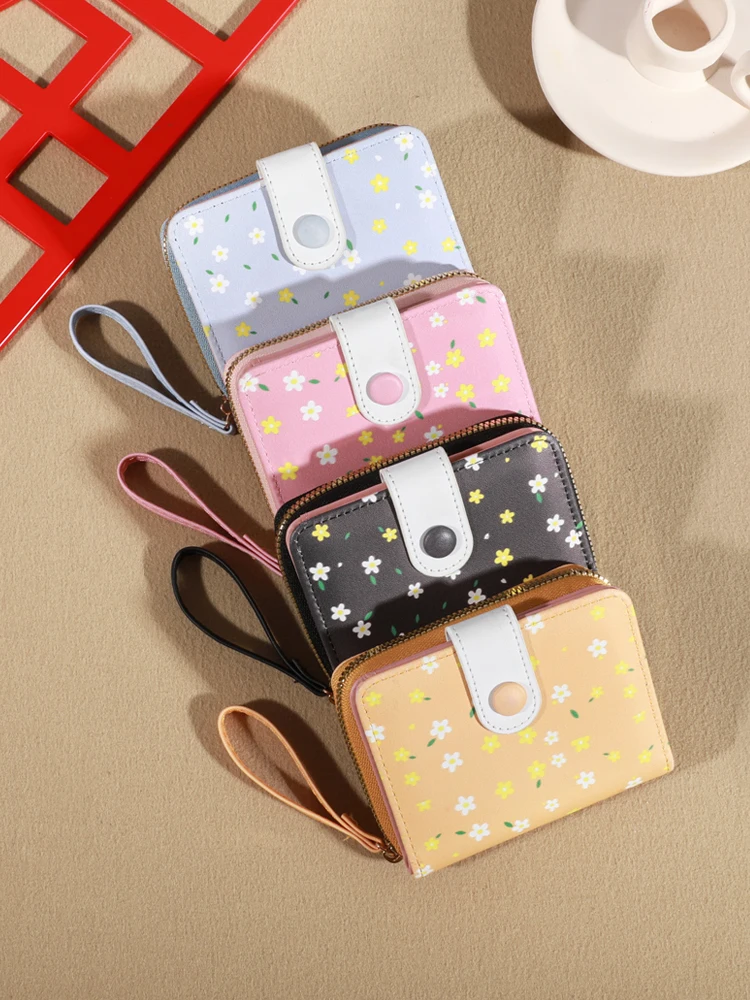 Fashionable and portable short wallet with zippered synthetic leather and ample card slots, perfect for Valentine's Day gift giv 2