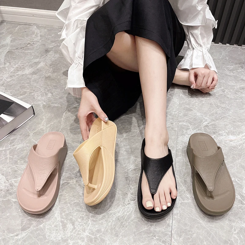 여성 여름 캐주얼 미끄럼 방지 방수 실내 겉옷 증가 해변 플립 플롭 부드러운 바닥 클립 온 슬리퍼