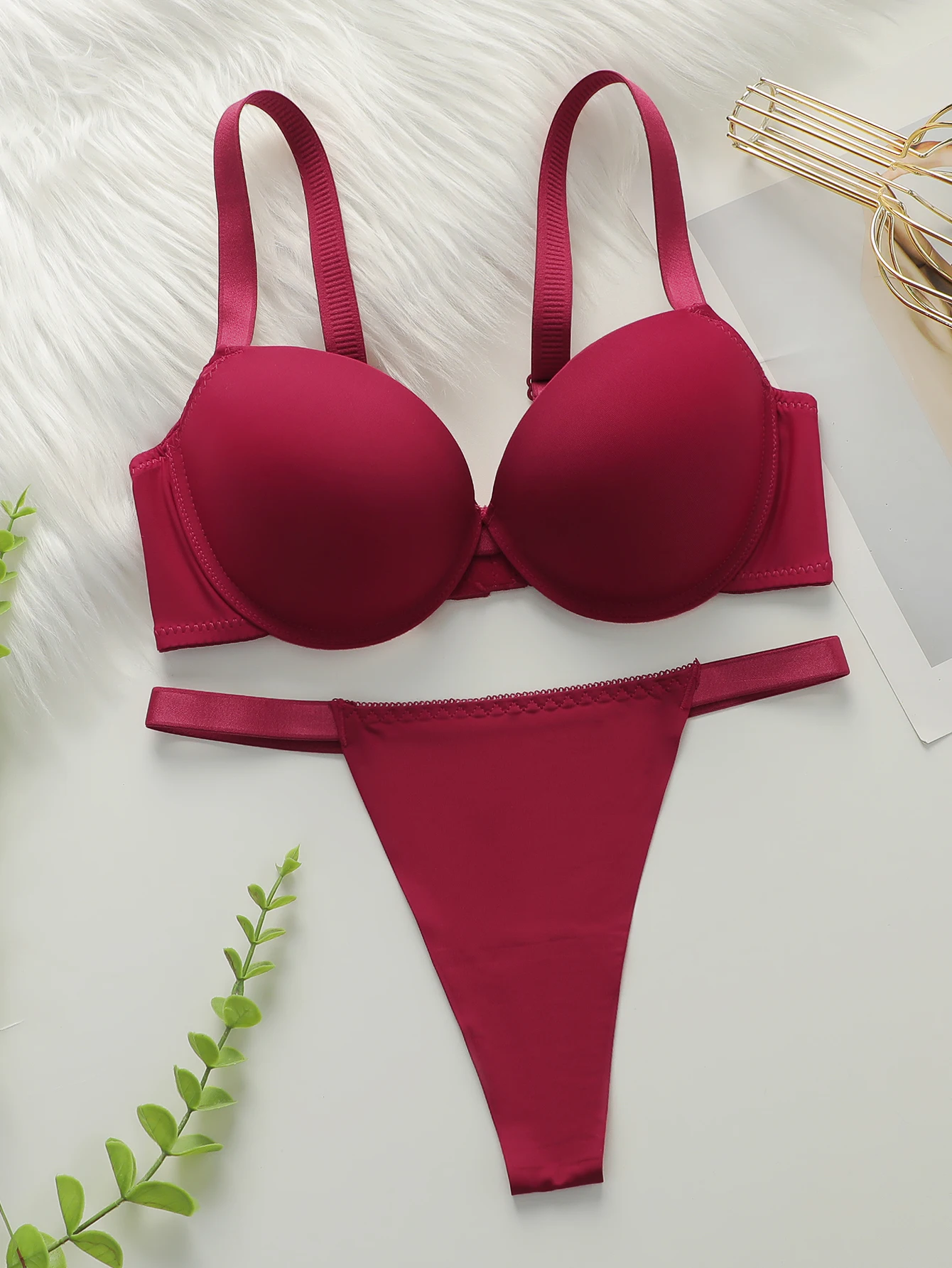 حمالة صدر مبطنة سميكة مثيرة مع دعم فولاذي مناسبة للثدي الصغيرين لإظهار حجمهم مجموعة الملابس الداخلية النسائية B2051