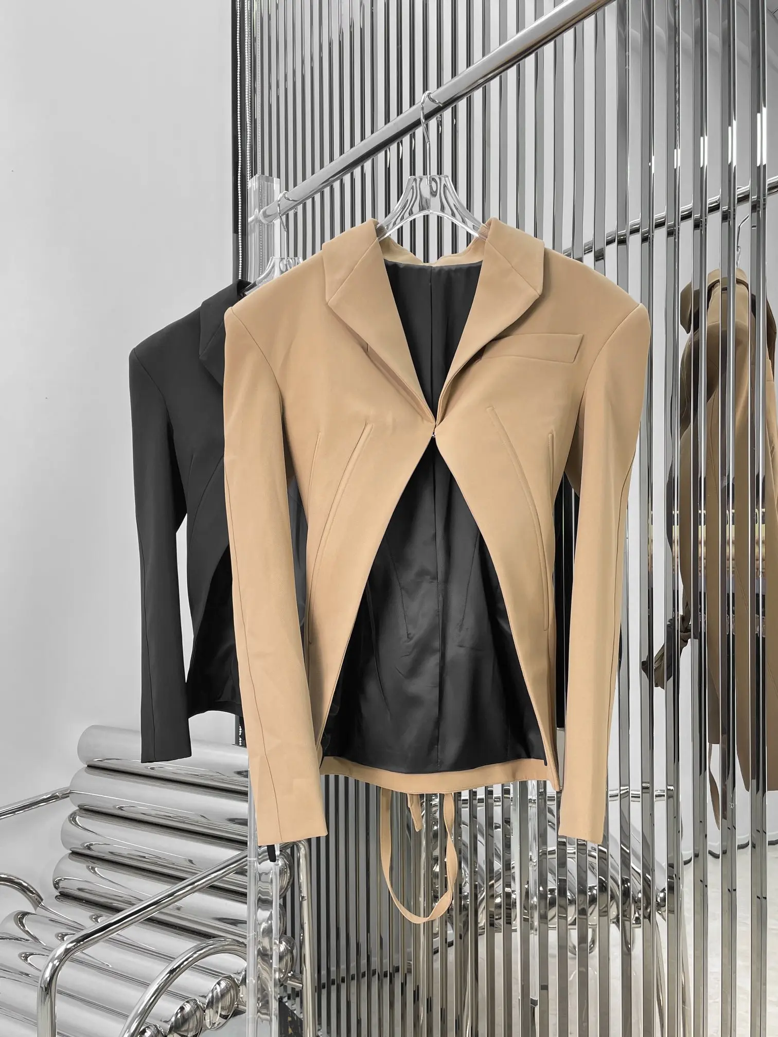 

Fishbone Lacing waist Revealing slim suit short coat 23 spring and summer French commuting fashionable suit