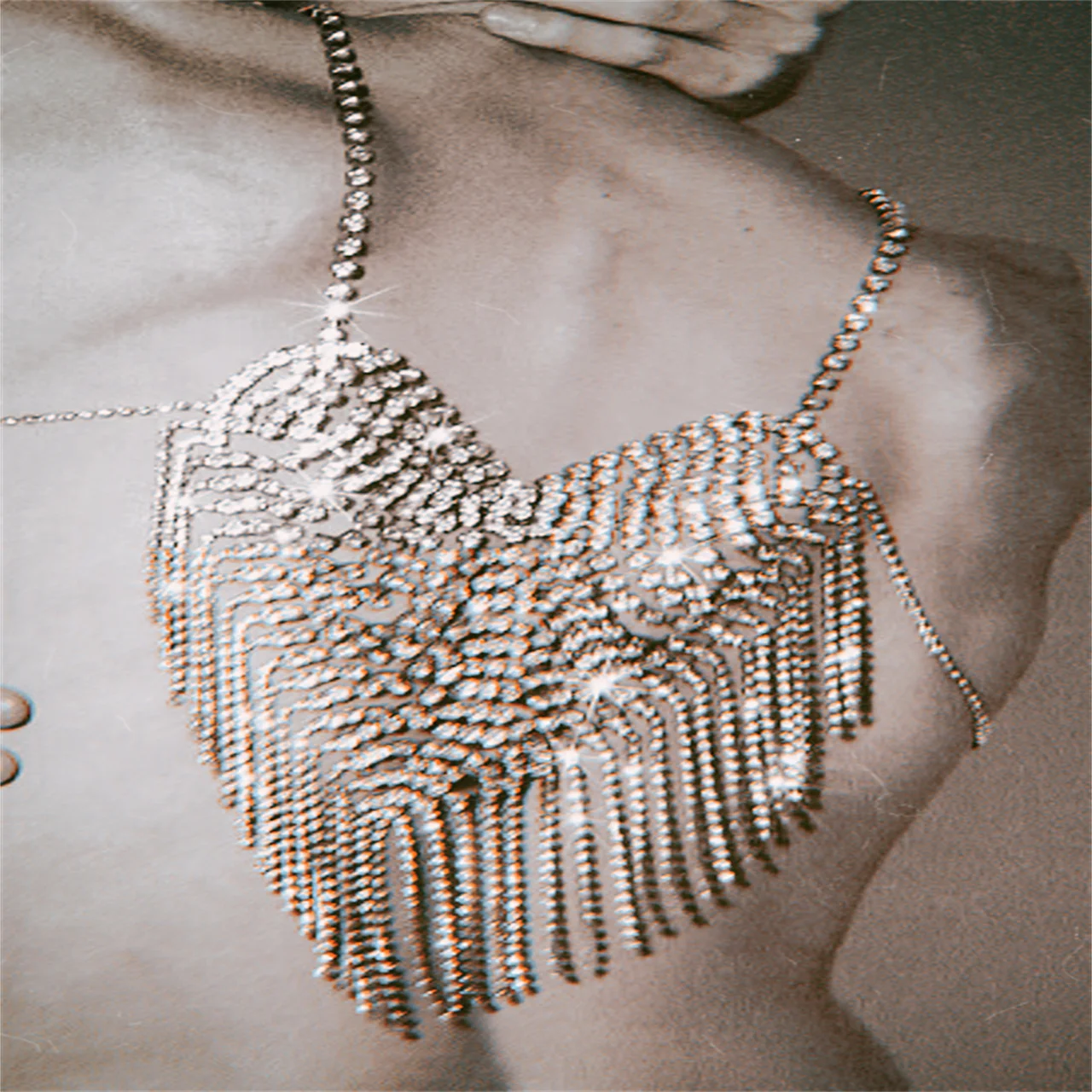 Fashion luxury trend shiny crystal heart-shaped tassel women's back chain necklace summer beach Rhinestone body chain jewelry