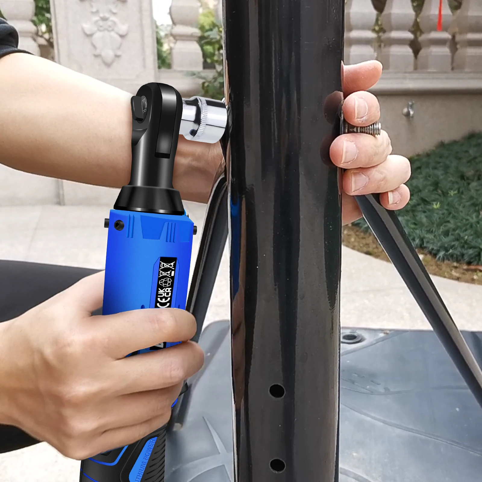BRIEFNESS 12V Kabelloser Bürstenloser Ratschenschlüssel-Satz, 3/8 Zoll 300 U/min Elektrischer Ratschenschlüssel mit 7 Steckschlüsseln, Professionelles Reparatur-Werkzeugset – Detail 9