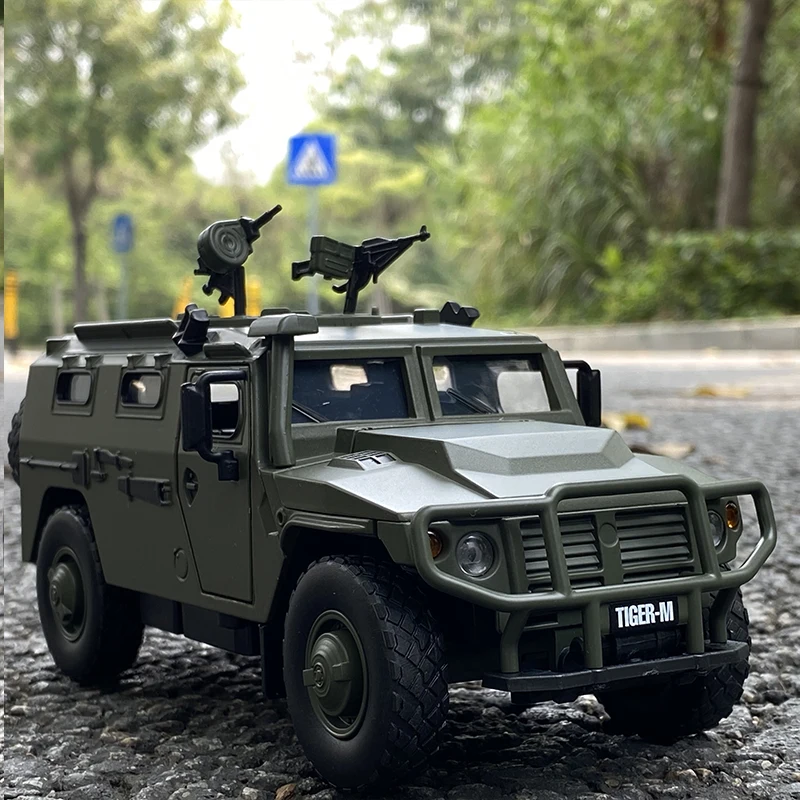 

1:32 SPM-2 Russian Tiger Modified Alloy Armored Car Model Simulation Diecasts Military Explosion Proof Collection Kids Toys Gift