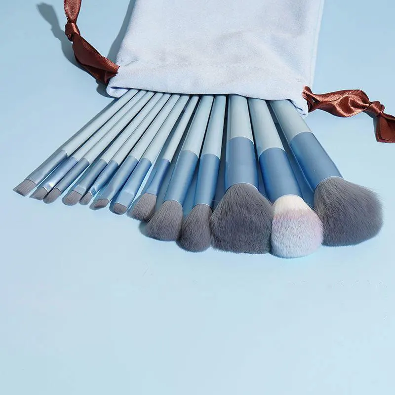 Deluxe Beauty Tool Kit: Soft Fluffy Brushes & Sponge Puffs