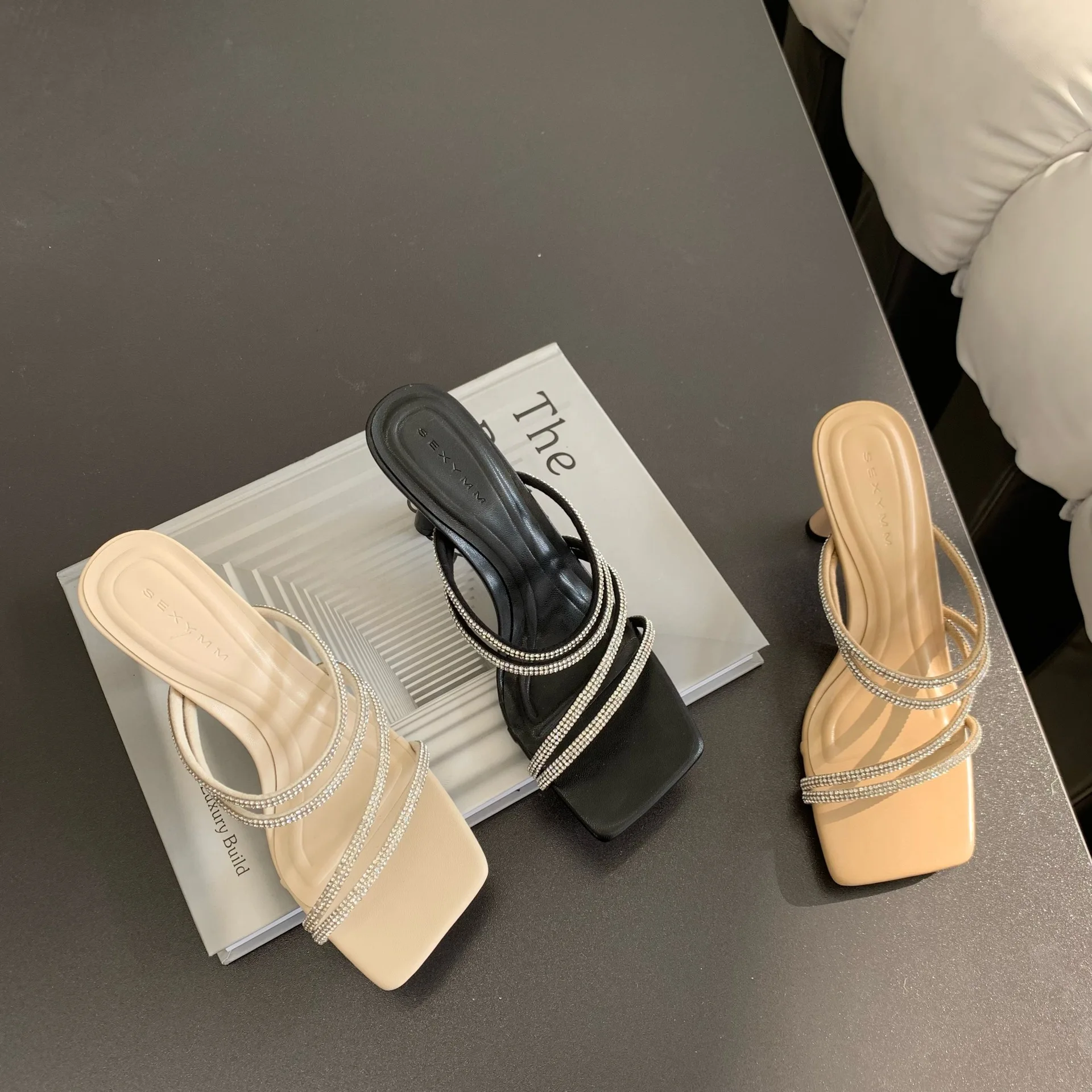 

Тапки, повседневная обувь, прозрачные низкие тапочки на каблуке, женские туфли на квадратном каблуке, яркие Роскошные тонкие 2023 высокие