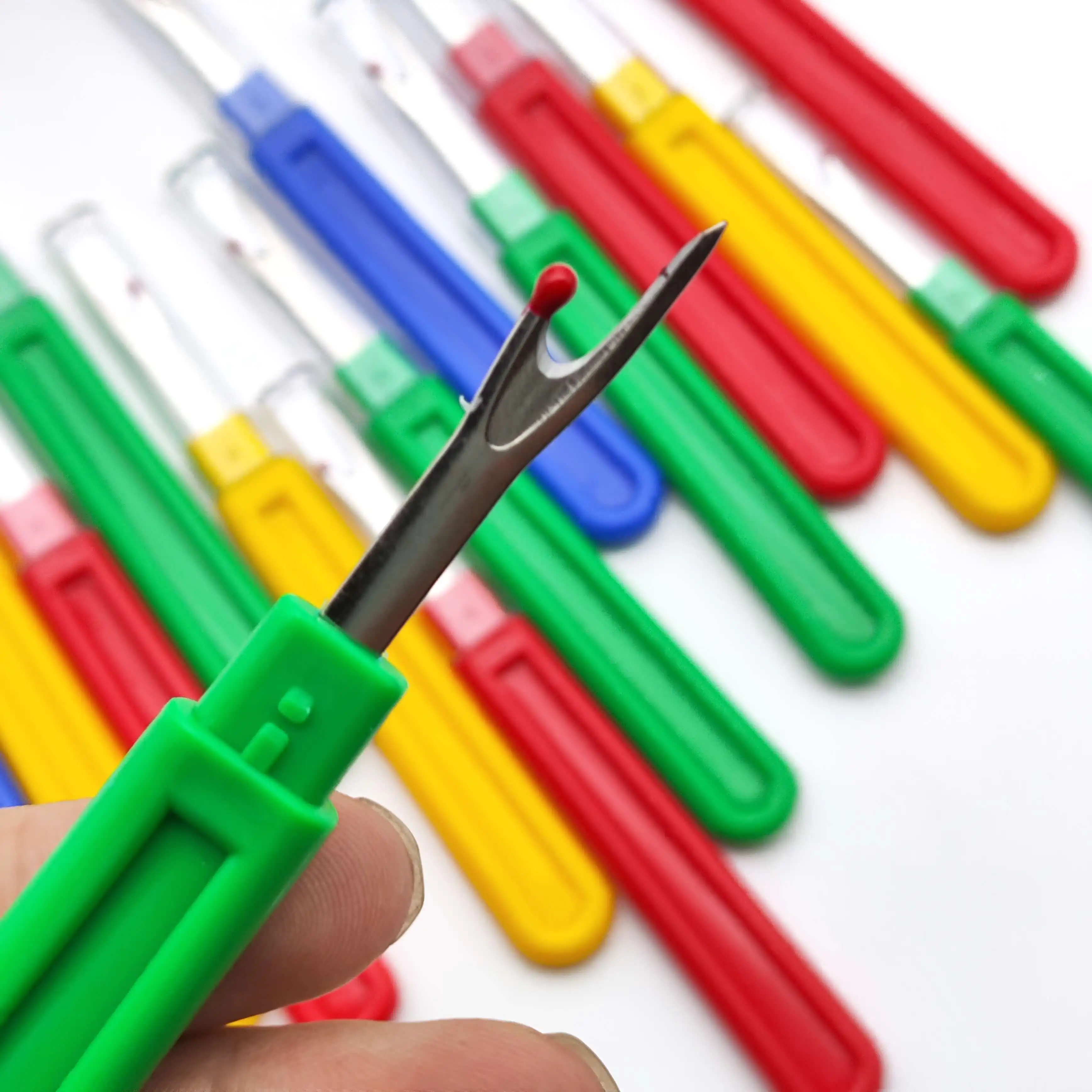 1/2/4/pcs Sewing Seam Rippers, Small Clothes Tag Remover Seam Rippers For Sewing Crafting Thread Removing