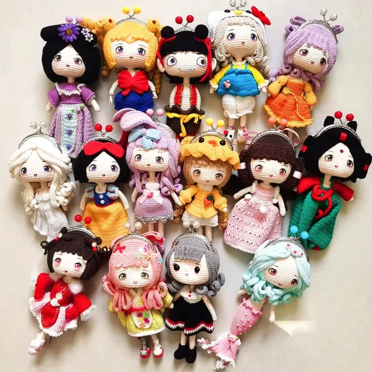 Hand Crocheted Cartoon Character Metal Buckle Bag Cute Girl Wool Braided Finished Product Keychain or Small Coin Purse christmas theme metal buckle coin purse diy wool knitting cartoon cute santa mini bag