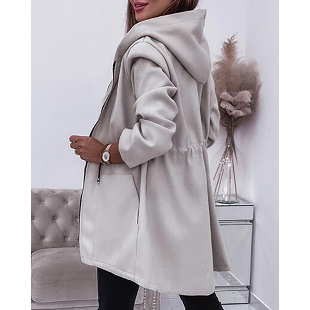 Рисунок 4 - Женское однотонное пальто на молнии