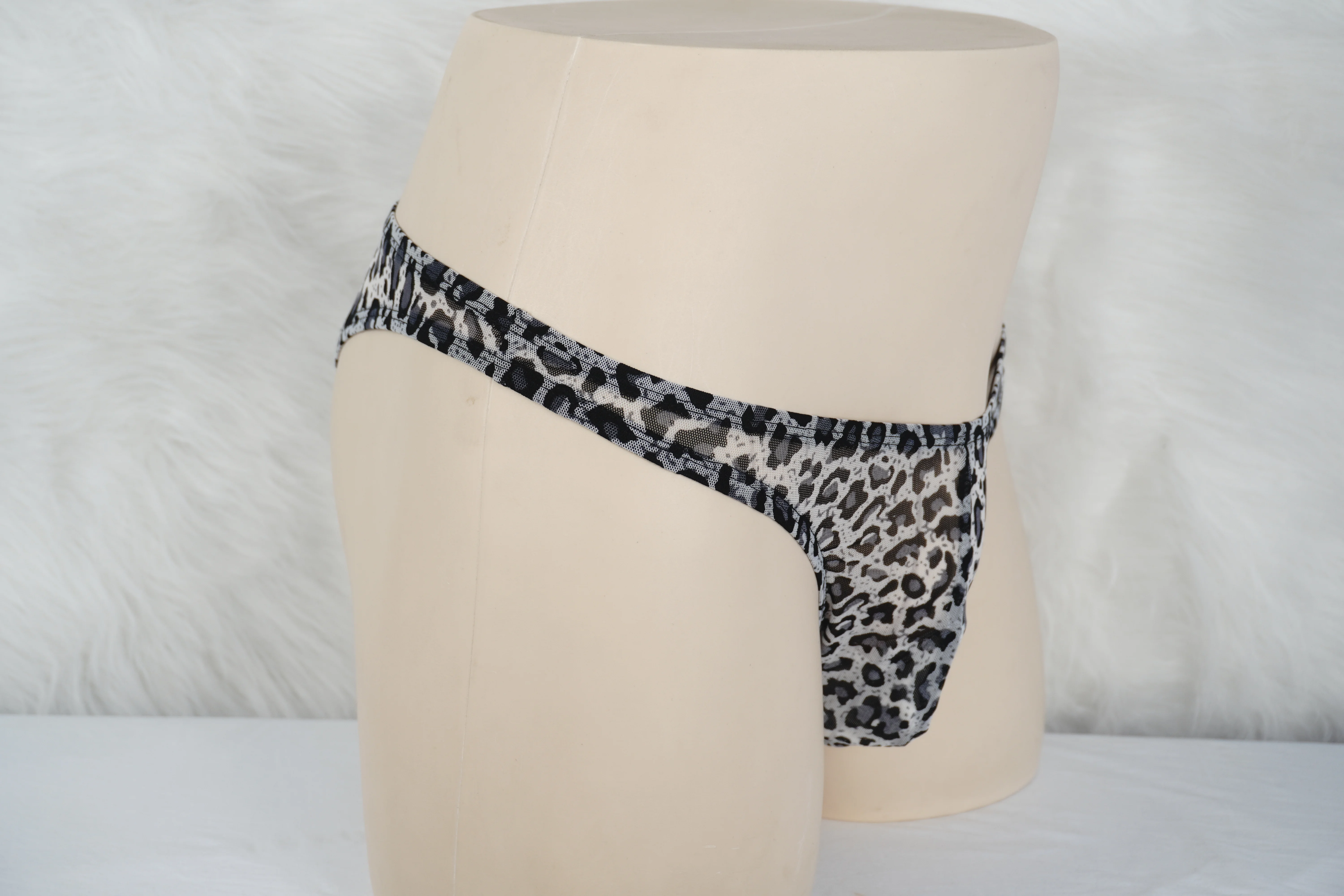 Free delivery of new leopard print transparent underwear sexy underwear