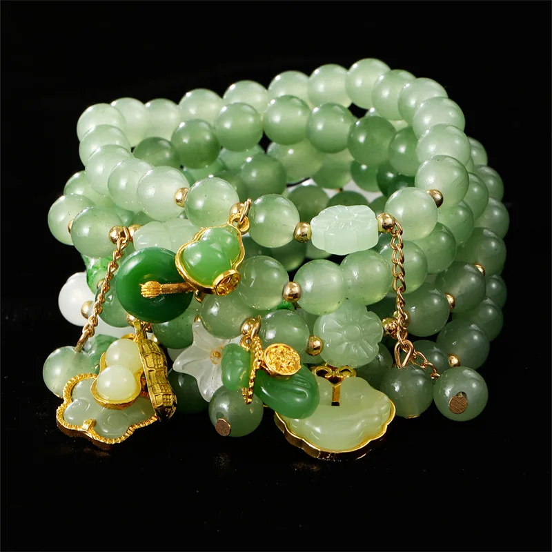 7-teiliges Set „Everyday Sweet Butterfly“-Armbänder – grüne Glasperlen mit zarten Anhängern für einen mühelosen, femininen Stil.