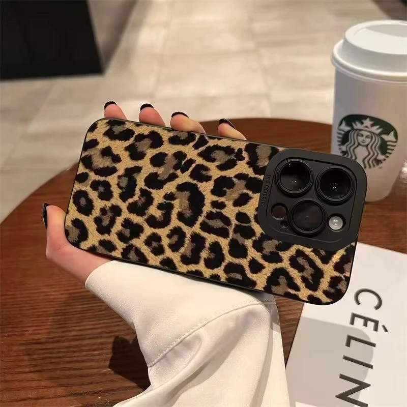 Chic Brown Leopard Pattern Phone Case - Stylish Protective Cover