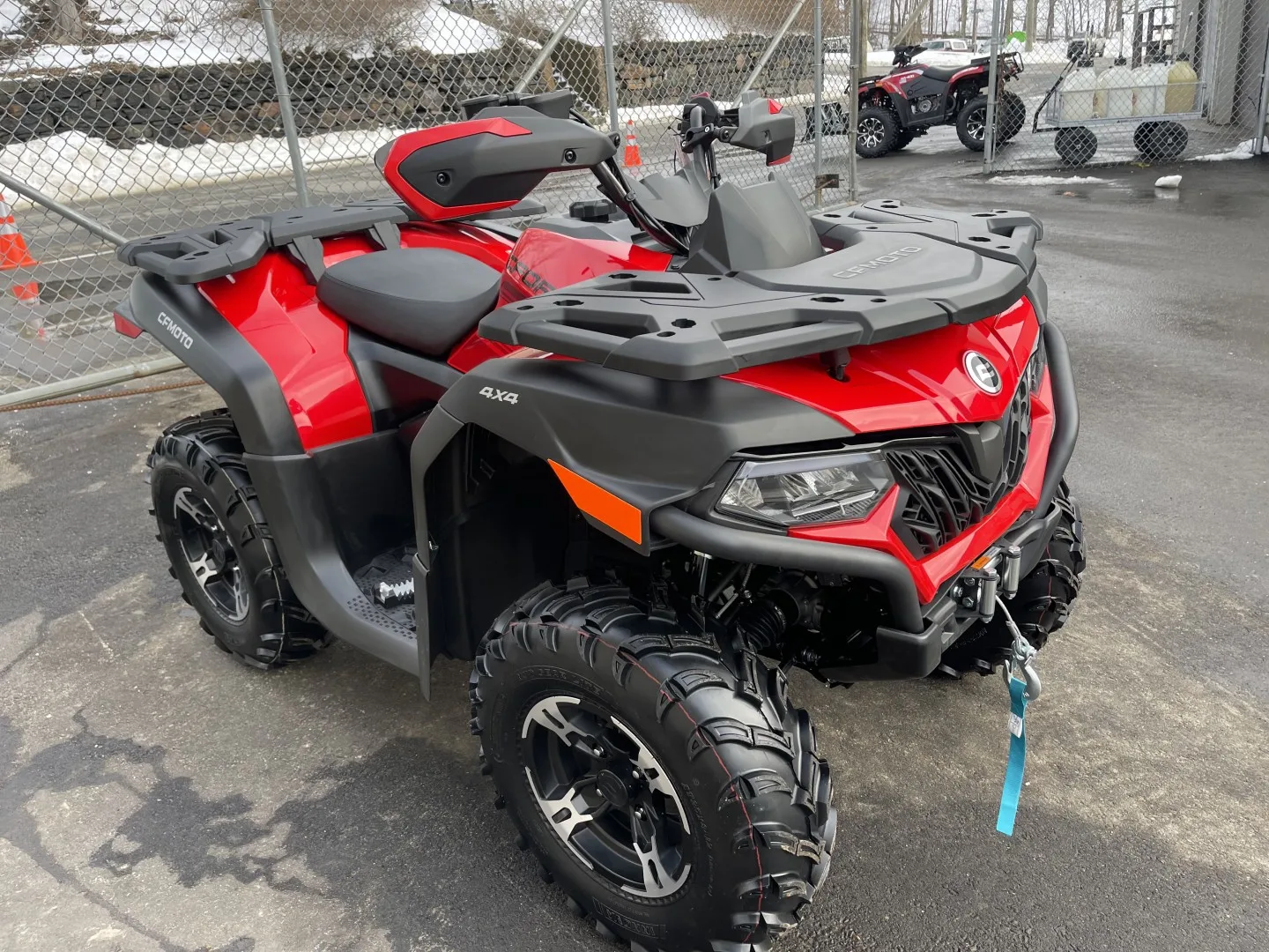 

2022 CFMOTO CFORCE 600 Force красный