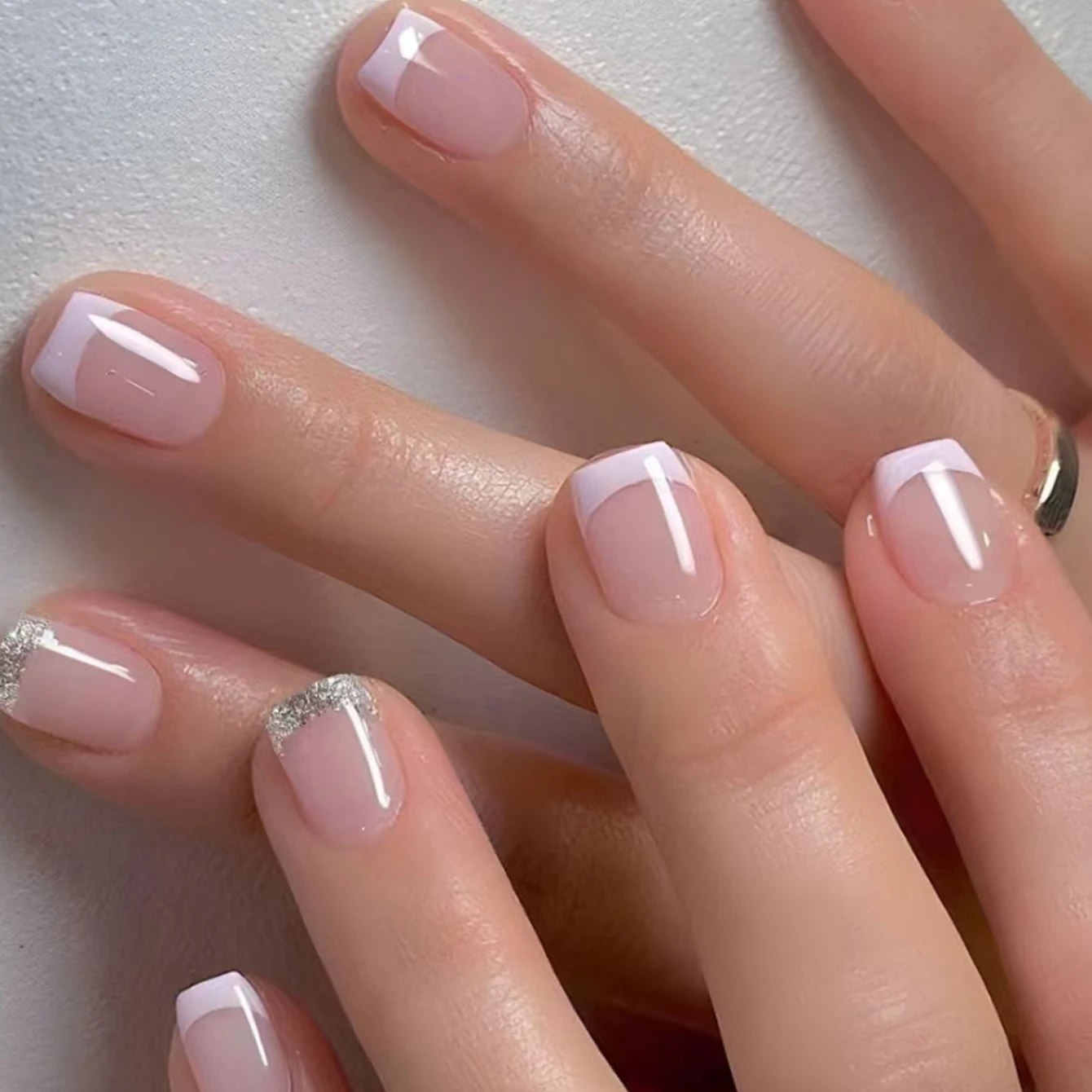 24 Stück/Set kurze, quadratische Kunstnägel für Frauen, süße Braut-Herz-weiße French-Tips, künstliche Nägel, Y2K, zum Aufkleben, falsche Nägel, Zubehör – Detail 23