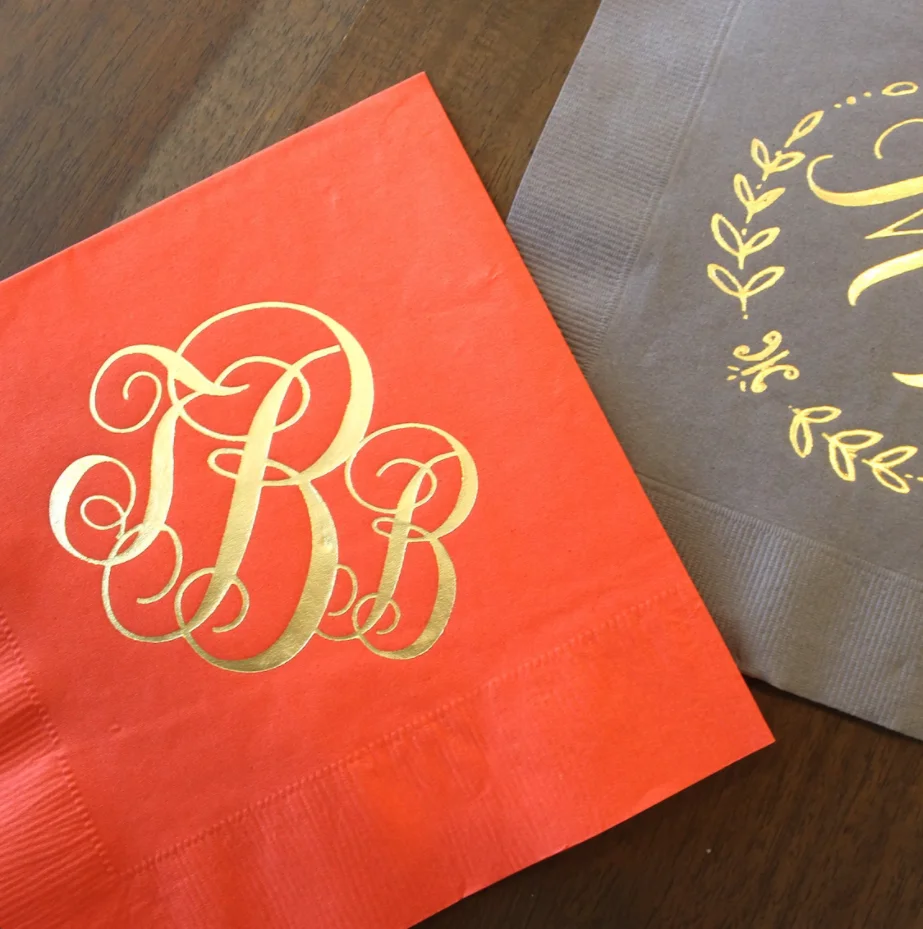 

50 шт. блестящие салфетки Monogram из золотой фольги, персонализированные свадебные салфетки, салфетки под заказ, бриллиантовые салфетки с принтом, салфетки Monogrammed,