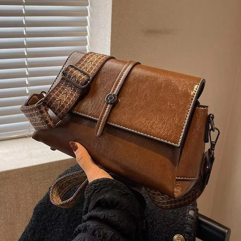 Vintage Box Messenger Bag Rivet Metal Buckle Luxury Brand Design Metal Style Personalized Simple Fashion Women's Shoulder Bag