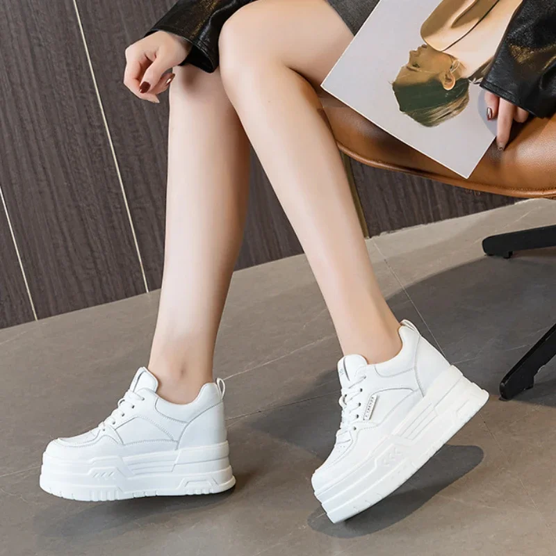 

Krasovki 8cm Women Platform Sneakers Fashion Ladies Vulcanize High Brand Genuine Leather Lace Up Stable 2024 Spring Autumn Shoes