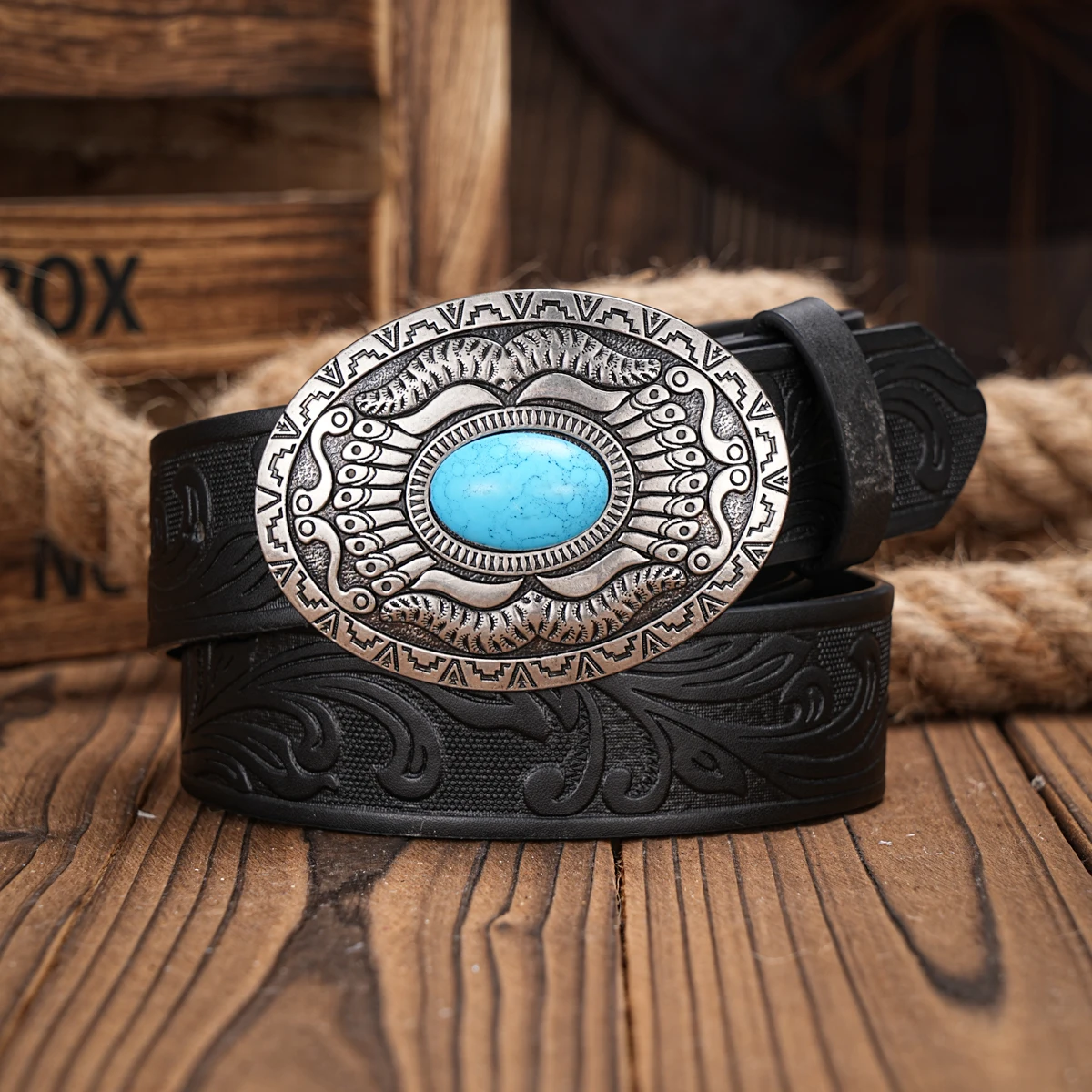 A casual, individual and retro belt, Western-style clothing