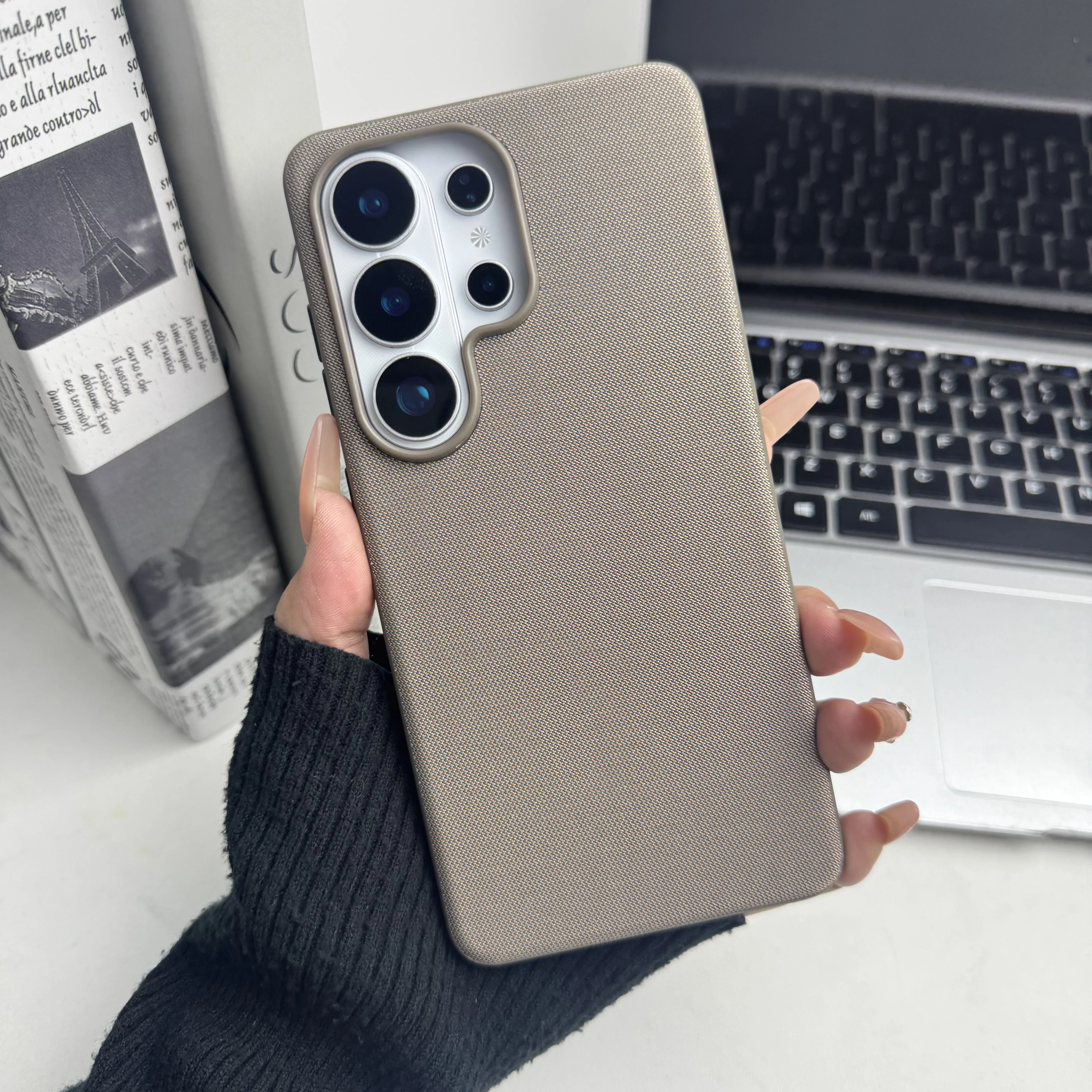New Technology Woven Magnetic Phone Case with Shockproof Bumper Cover