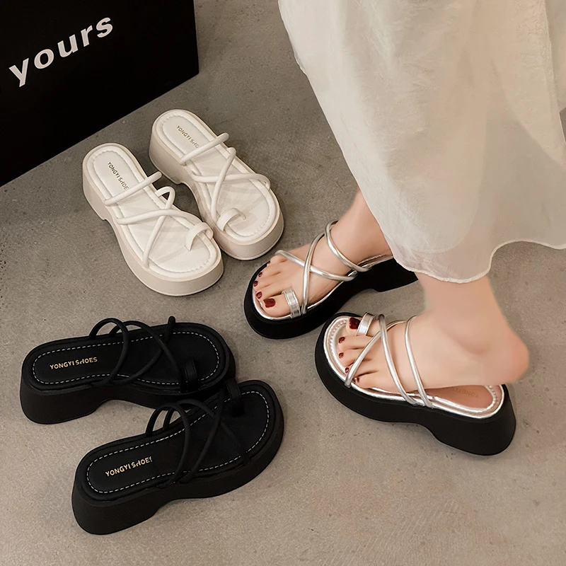 Рисунок 5 - Женские босоножки на танкетке