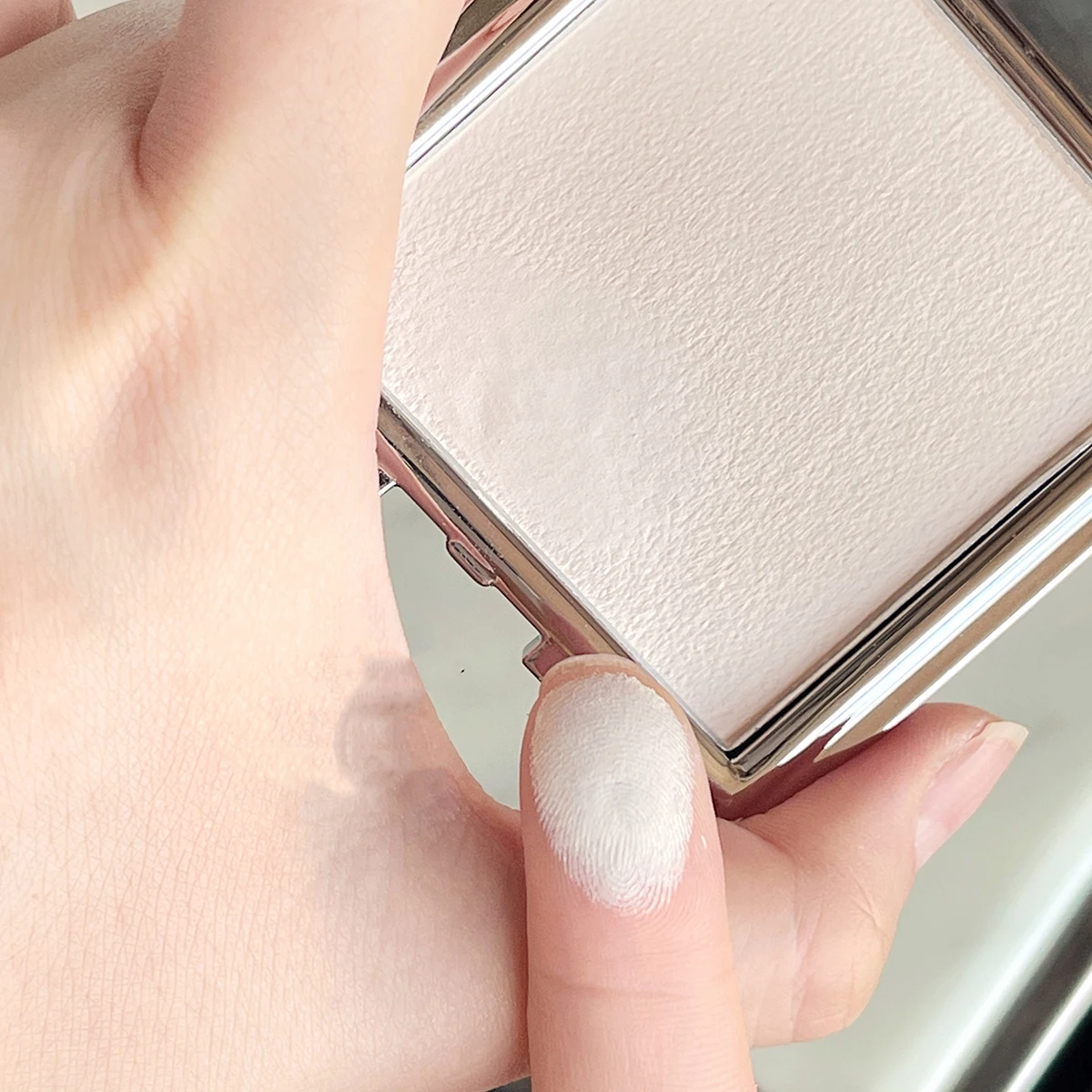 TATIBEAUTY Soft Focus Setting Powder - Small Silver Block Oil Control Loose Powder