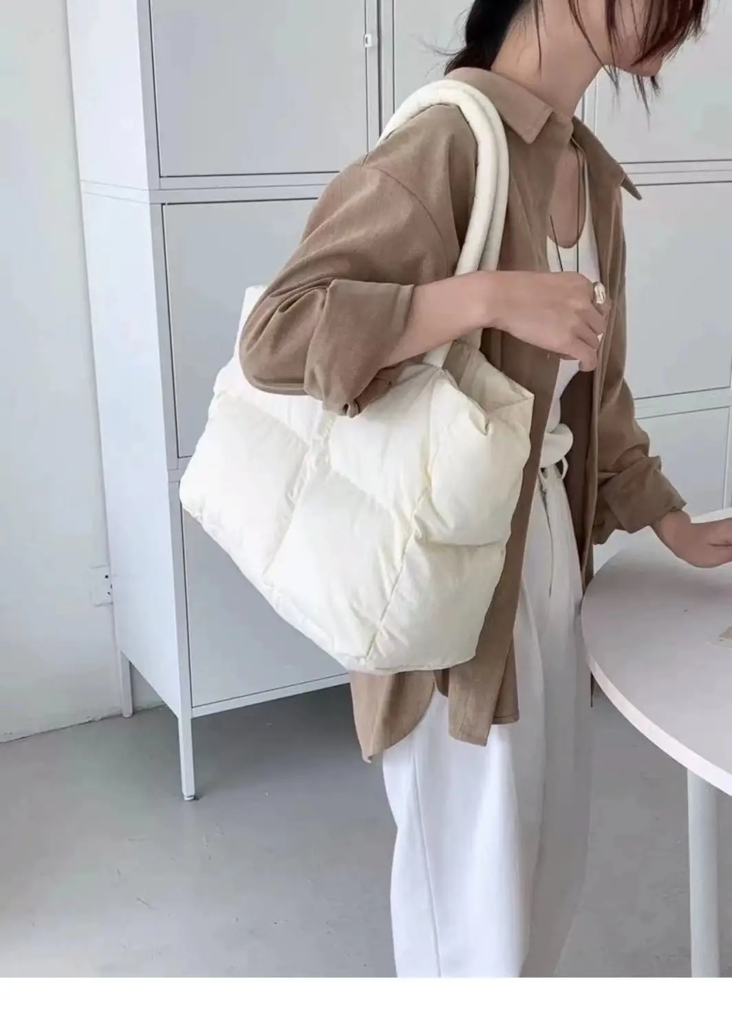 

Korean 2024 New Fashion Design Down Fluffy Women's Tote Bag Ins Casual Solid Color Minimalist Shoulder Bag Girl Commuter Handbag