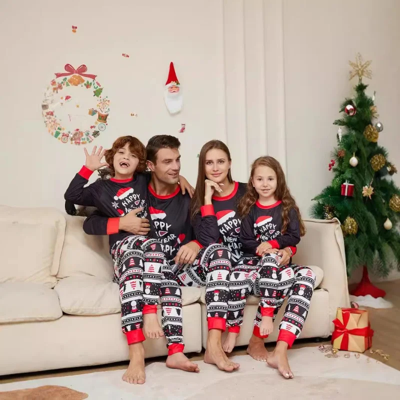 Conjuntos de pijamas a juego para la familia, ropa de Año Nuevo con estampado de Papá Noel y letras de dibujos animados, cuello redondo, manga larga, 2 piezas, aspecto navideño
