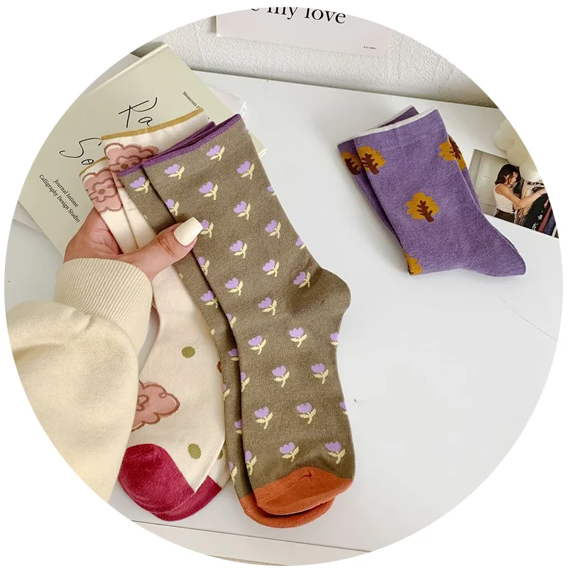 

5 Pairs New Korea Style Retro Flowers Prints MIddle Tube Socks for Women 2023 Fashion Casual Breathable Girls Women's socks