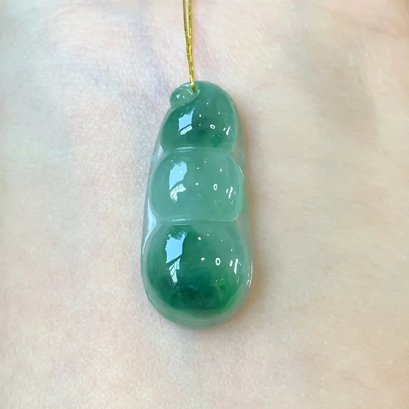 

Natural A- Level Jade Ice-like Small Pendant Fu Dou Jade Pendant Necklace