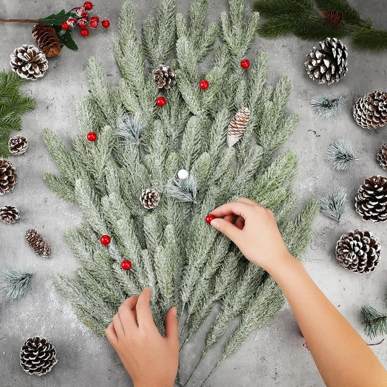 Branches de pin artificielles en gros, vertes et givrées, pour décorations de Noël (couronne, guirlande, etc.)._voghion.com